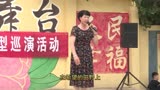 闫华大妈献唱《在希望的田野上》，放歌中国，唱出祖国的希望