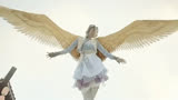 九州天空城：女孩玩耍遇险高空摔下，竟然长出一对金灿灿的翅膀