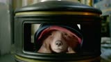 帕丁顿熊2：小熊扮成垃圾桶，悄悄进入车站追击窃匪，真是太逗了