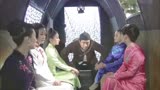 红狐：姑娘正在穿旗袍，特务突然闯进门，被姑娘活活打死