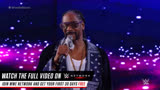 嘻哈偶像Snoop Dog为WWE名人堂成员 Sasha Banks比赛现场演出