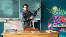 6分钟看完喜剧电影《该死的歌德》：混混当老师，拿枪打学生