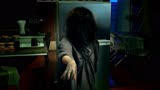 泰国经典恐怖电影《鬼三惊》：头上戴的假发，是从尸体上薅下来的