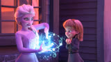 艾莎女王用魔法给小朋友们送礼物《冰雪奇缘2》